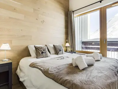 Un ou plusieurs lits dans un hébergement de l'établissement Apartment Les Hauts du Val Claret - Val Claret-21 by Interhome