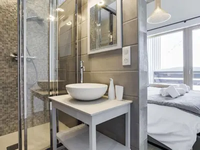 Salle de bains dans l'établissement Apartment Les Hauts du Val Claret - Val Claret-21 by Interhome