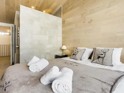 Un ou plusieurs lits dans un hébergement de l'établissement Apartment Les Hauts du Val Claret - Val Claret-21 by Interhome
