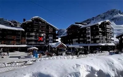 L'établissement Studio au pied des pistes et funiculaire en hiver