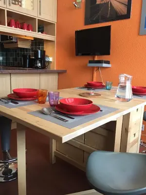 Cuisine ou kitchenette dans l'établissement Studio au pied des pistes et funiculaire