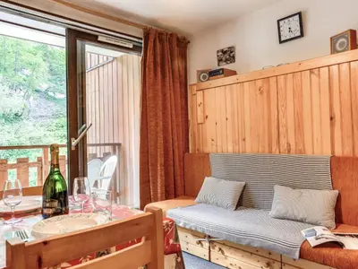 Coin salon dans l'établissement Apartment Les Olympiques - Tignes 1800-10 by Interhome
