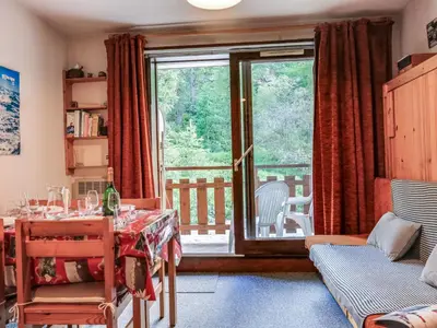 Coin salon dans l'établissement Apartment Les Olympiques - Tignes 1800-10 by Interhome