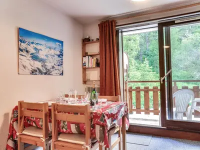 Coin salon dans l'établissement Apartment Les Olympiques - Tignes 1800-10 by Interhome