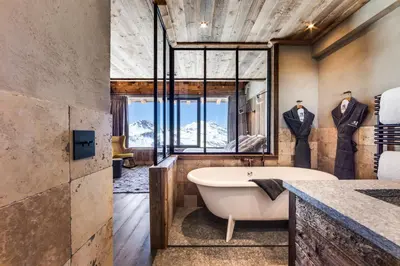 Salle de bains dans l'établissement Le Refuge de Solaise - 2551 m Altitude