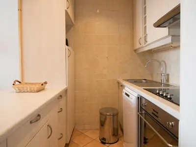 Cuisine ou kitchenette dans l'établissement Studio de Luxe 30m² près des Pistes avec Balcon et Wifi - FR-1-449-47