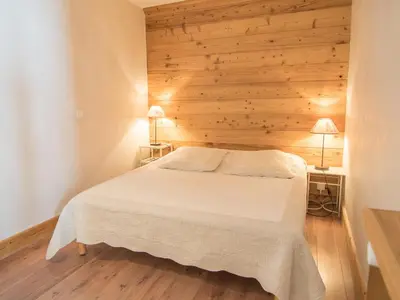 Un ou plusieurs lits dans un hébergement de l'établissement Charmant 2 pièces à Tignes, vue montagne, Wifi, près des pistes - FR-1-449-53