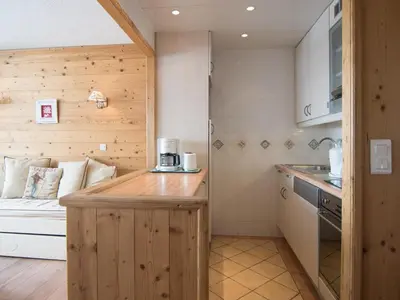 Cuisine ou kitchenette dans l'établissement Charmant 2 pièces à Tignes, vue montagne, Wifi, près des pistes - FR-1-449-53