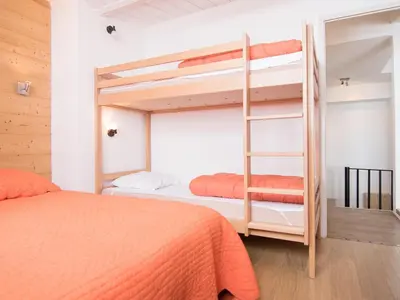 Un ou plusieurs lits dans un hébergement de l'établissement Duplex rénové 3 pièces au pied des pistes avec WiFi à Tignes - FR-1-449-70