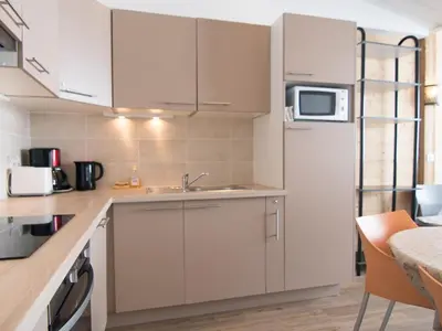 Cuisine ou kitchenette dans l'établissement Duplex rénové 3 pièces au pied des pistes avec WiFi à Tignes - FR-1-449-70