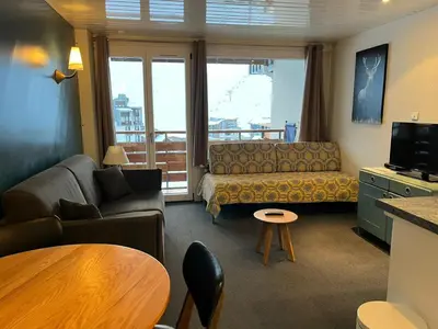 Télévision ou salle de divertissement dans l'établissement Studio sud/ouest à Tignes avec accès ski et wifi - FR-1-449-73