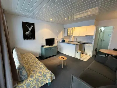 Cuisine ou kitchenette dans l'établissement Studio sud/ouest à Tignes avec accès ski et wifi - FR-1-449-73