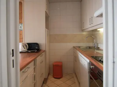 Cuisine ou kitchenette dans l'établissement Appartement 2 Pièces, Près des Pistes, Balcon et Wifi Gratuit - FR-1-449-99