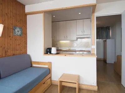 Cuisine ou kitchenette dans l'établissement Appartement 2 Pièces, Près des Pistes, Balcon et Wifi Gratuit - FR-1-449-99
