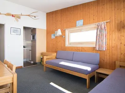 Coin salon dans l'établissement Tignes : Appartement 2 pièces avec wifi, proche pistes - FR-1-449-118