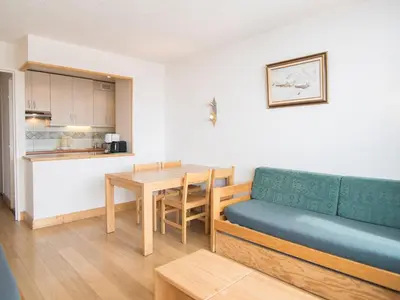 Cuisine ou kitchenette dans l'établissement Deux pièces sud-ouest, balcon, WiFi gratuit, proche pistes à Tignes - FR-1-449-120