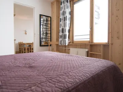 Un ou plusieurs lits dans un hébergement de l'établissement Deux pièces sud-ouest, balcon, WiFi gratuit, proche pistes à Tignes - FR-1-449-120