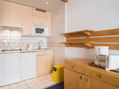 Cuisine ou kitchenette dans l'établissement Studio avec balcon Sud/Ouest, Wifi, proche des pistes à Tignes - FR-1-449-130