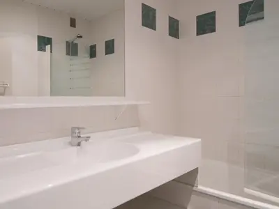 Salle de bains dans l'établissement Studio avec balcon Sud/Ouest, Wifi, proche des pistes à Tignes - FR-1-449-130