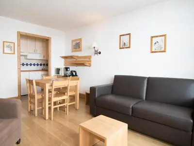 Cuisine ou kitchenette dans l'établissement Studio Sud à 500m des pistes, balcon et WiFi - FR-1-449-134
