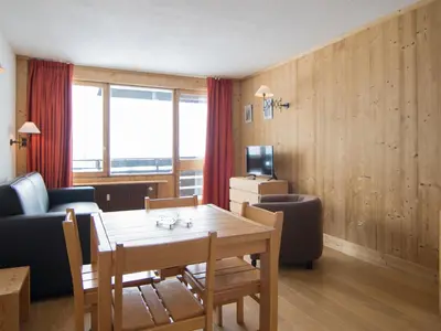Télévision ou salle de divertissement dans l'établissement Studio Sud à 500m des pistes, balcon et WiFi - FR-1-449-134