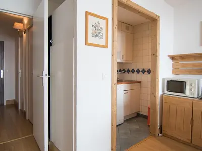 Cuisine ou kitchenette dans l'établissement Studio Sud à 500m des pistes, balcon et WiFi - FR-1-449-134