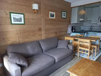 Cuisine ou kitchenette dans l'établissement Studio avec balcon et wifi à 500m des pistes - FR-1-449-153