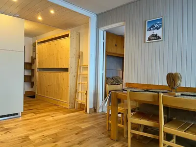 Cuisine ou kitchenette dans l'établissement Appartement Sud 41m² avec Wifi près des pistes à Tignes - FR-1-449-166