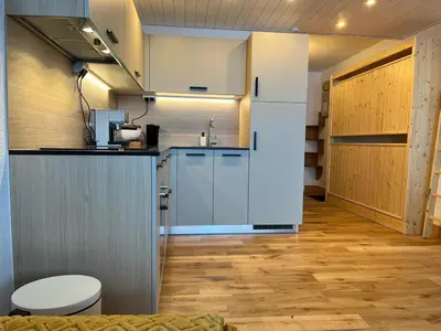 Cuisine ou kitchenette dans l'établissement Appartement Sud 41m² avec Wifi près des pistes à Tignes - FR-1-449-166