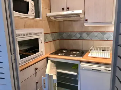 Cuisine ou kitchenette dans l'établissement Studio cosy à Tignes avec balcon et wifi, proche des pistes - FR-1-449-1