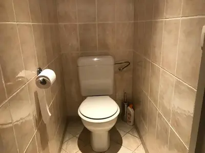 Salle de bains dans l'établissement Studio cosy à Tignes avec balcon et wifi, proche des pistes - FR-1-449-1