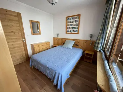 Un ou plusieurs lits dans un hébergement de l'établissement 2 pièces rénové au pied des pistes, exposé Sud-Ouest - FR-1-449-10