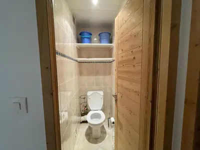 Salle de bains dans l'établissement 2 pièces rénové au pied des pistes, exposé Sud-Ouest - FR-1-449-10