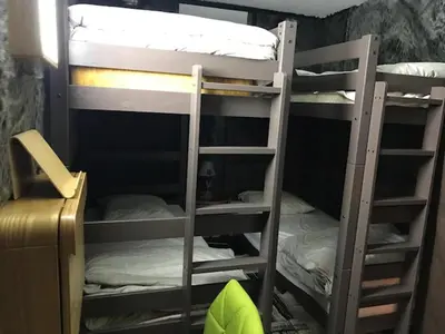 Un ou plusieurs lits superposés dans un hébergement de l'établissement Confort 2 pièces Sud, Wifi, au pied des pistes - FR-1-449-13