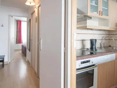 Cuisine ou kitchenette dans l'établissement Appartement Sud/Ouest 2P, 500m des pistes, Wi-Fi, Val-Claret - FR-1-449-20