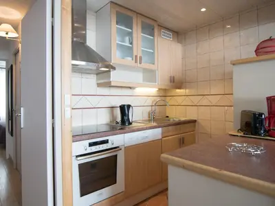 Cuisine ou kitchenette dans l'établissement Appartement Sud/Ouest 2P, 500m des pistes, Wi-Fi, Val-Claret - FR-1-449-20