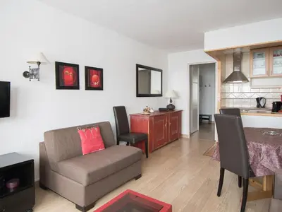 Cuisine ou kitchenette dans l'établissement Appartement Sud/Ouest 2P, 500m des pistes, Wi-Fi, Val-Claret - FR-1-449-20