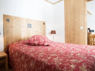 Un ou plusieurs lits dans un hébergement de l'établissement Appartement 2 pièces à 500m des pistes - WiFi inclus - FR-1-449-21