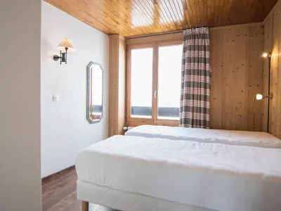 Un ou plusieurs lits dans un hébergement de l'établissement 2 pièces sud/ouest, ski aux pieds, wifi gratuit - FR-1-449-26
