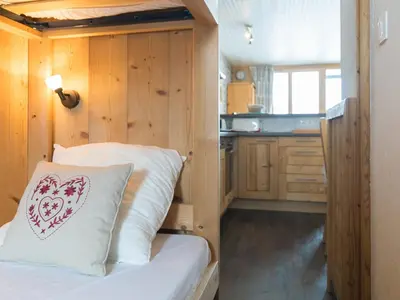 Cuisine ou kitchenette dans l'établissement Luxe 2 pièces, ski aux pieds, balcon vue pistes - FR-1-449-33