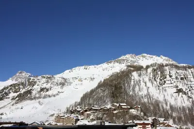 Vue générale sur la montagne ou vue sur la montagne depuis l'appartement
