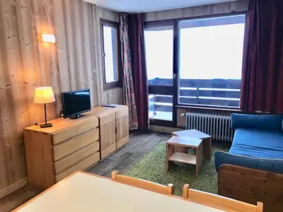 Télévision ou salle de divertissement dans l'établissement Studio avec vue sur montagne et lac, Tignes - FR-1-449-41
