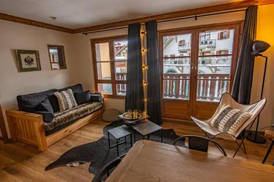 Coin salon dans l'établissement Arc 1950 Appartement skis aux pieds