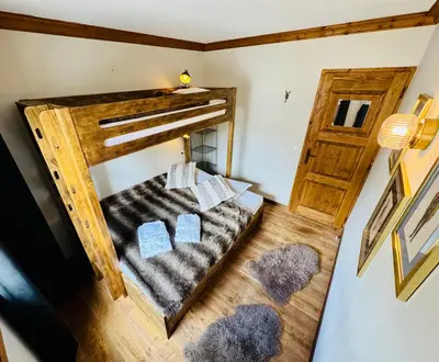 Un ou plusieurs lits dans un hébergement de l'établissement Arc 1950 Appartement skis aux pieds