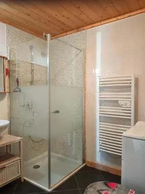 Salle de bains dans l'établissement la ratavelaiza