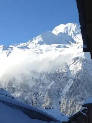 Vue générale sur la montagne ou vue sur la montagne depuis l'appartement