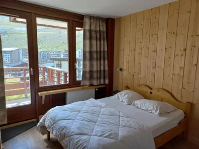 Un ou plusieurs lits dans un hébergement de l'établissement Deux pièces sud-ouest à Tignes, 5 couchages - FR-1-449-7