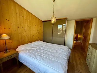 Un ou plusieurs lits dans un hébergement de l'établissement Duplex 4 pièces à 20m des pistes, 3 chambres - FR-1-449-24