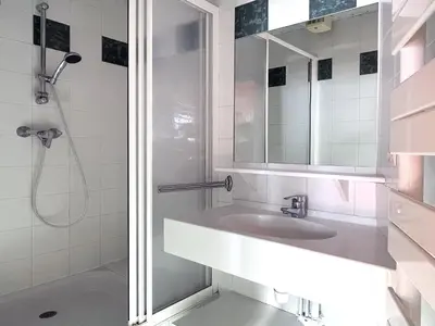 Salle de bains dans l'établissement 3 pièces skis aux pieds avec parking, Wifi inclus, Val Claret - FR-1-449-169
