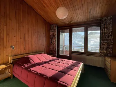 Un ou plusieurs lits dans un hébergement de l'établissement 3 pièces skis aux pieds avec parking, Wifi inclus, Val Claret - FR-1-449-169